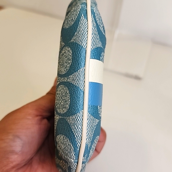 Coach Kisslock Wallet - Picture 6 of 10